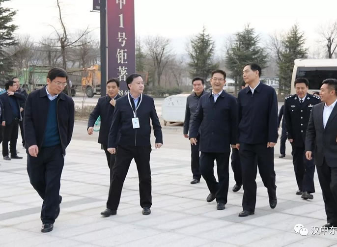 胡明朗副省長(zhǎng)調(diào)研漢中東辰外國語學(xué)校建設(shè)工程