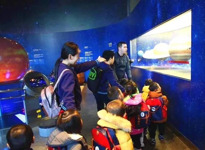 【聚星東辰】綿陽東辰聚星國際學?；谖磥韺W校的3.0版創(chuàng)建生態(tài)智慧學府，預見未來學校的十三種生態(tài)場景