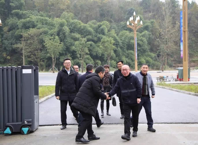 【南部東辰】綿陽東辰教育集團(tuán)文宏斌副總經(jīng)理一行蒞臨南部東辰國際學(xué)校檢查指導(dǎo)工作