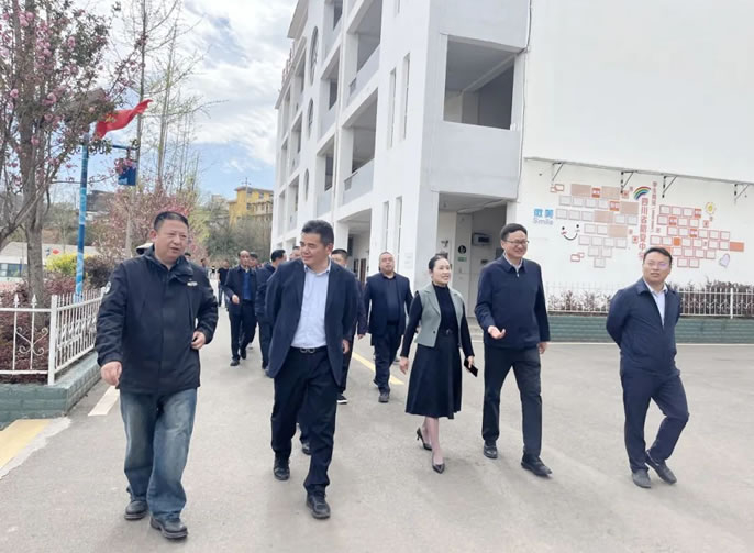 【區(qū)域教育合作】布拖縣考察團(tuán)赴昭覺縣學(xué)習(xí)考察名校托管工作